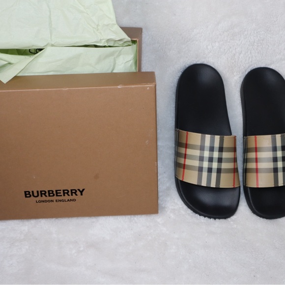 Like new Burberry slides - Picture 5 of 5